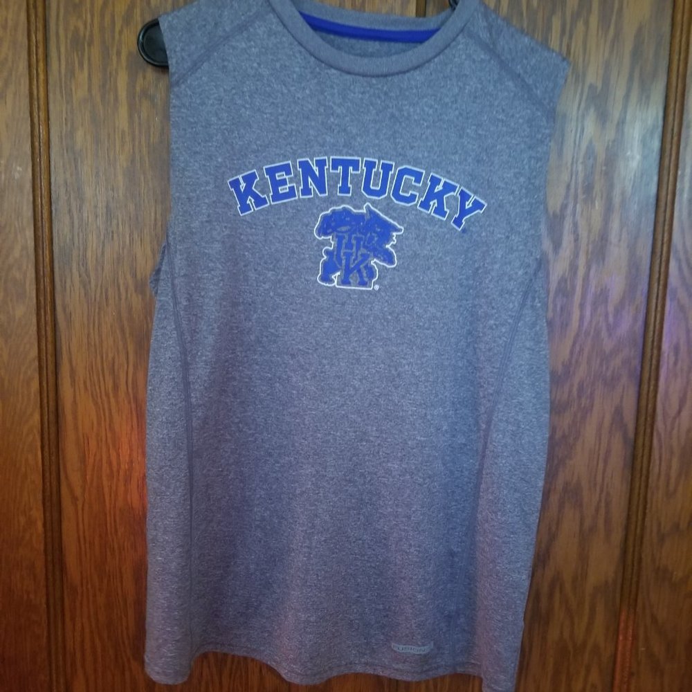 Section Majestic Men Tank top Size Medium